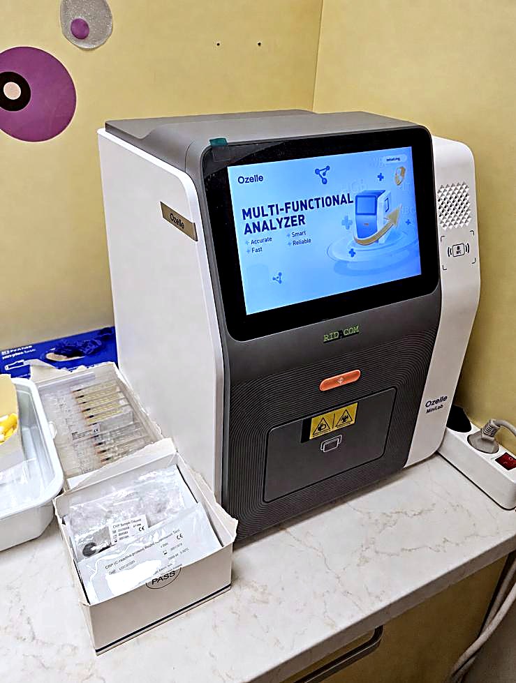Анализатор Ozelle MiniLab EHBT-50 на работен плот